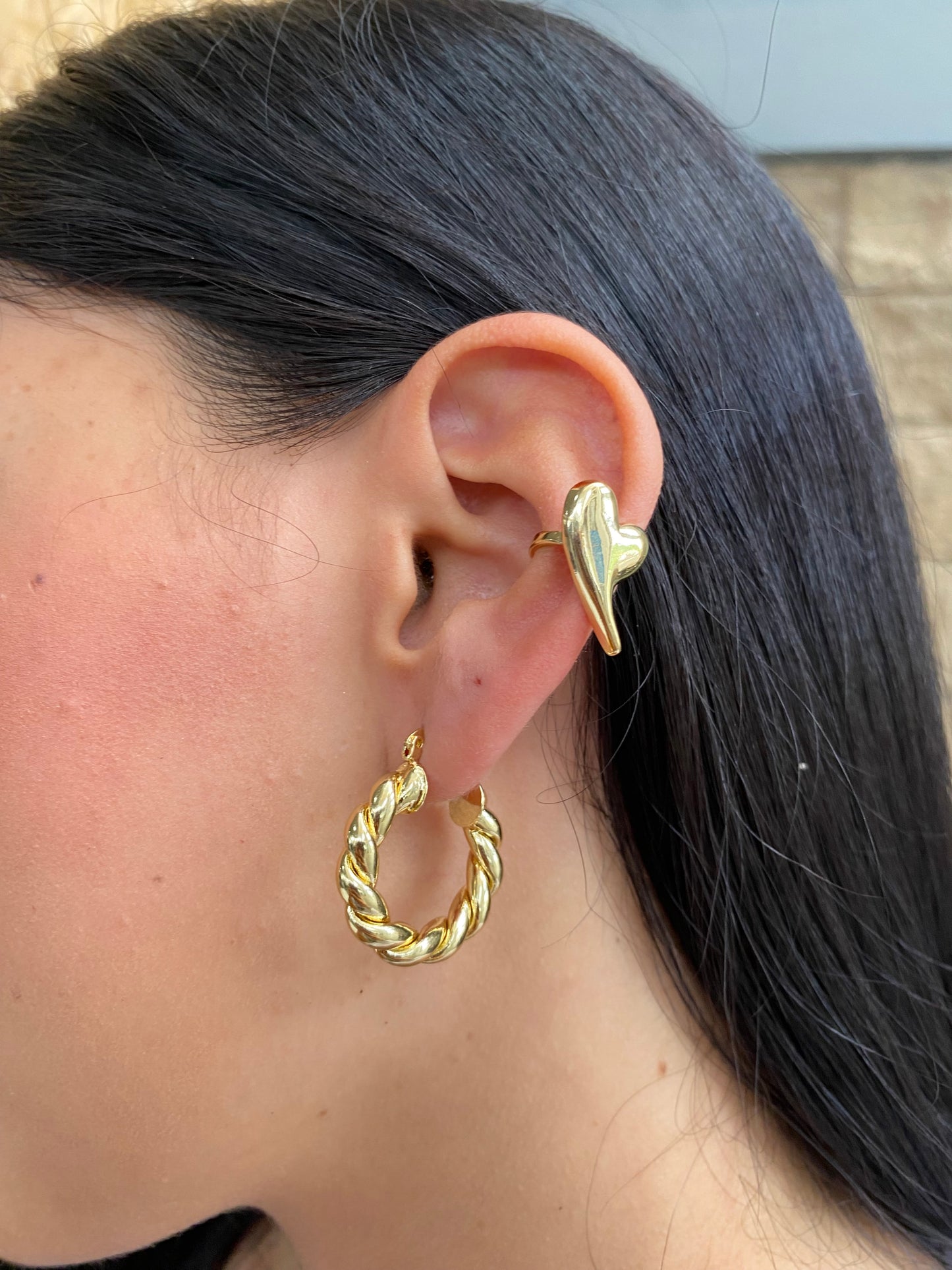 Earcuff Corazón Dorado